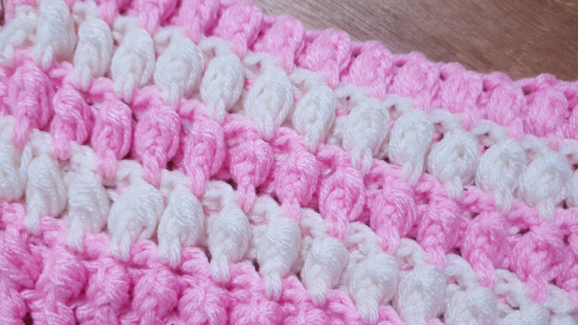 Beautiful and easy crochet baby blanket pattern / front post puff stitch